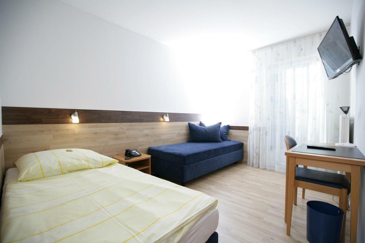Hotel Am Baronenwald Göppingen Екстериор снимка
