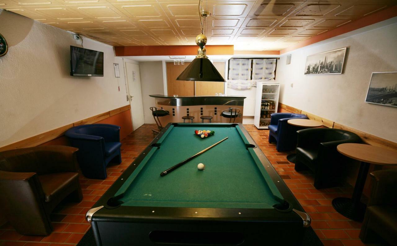 Hotel Am Baronenwald Göppingen Екстериор снимка