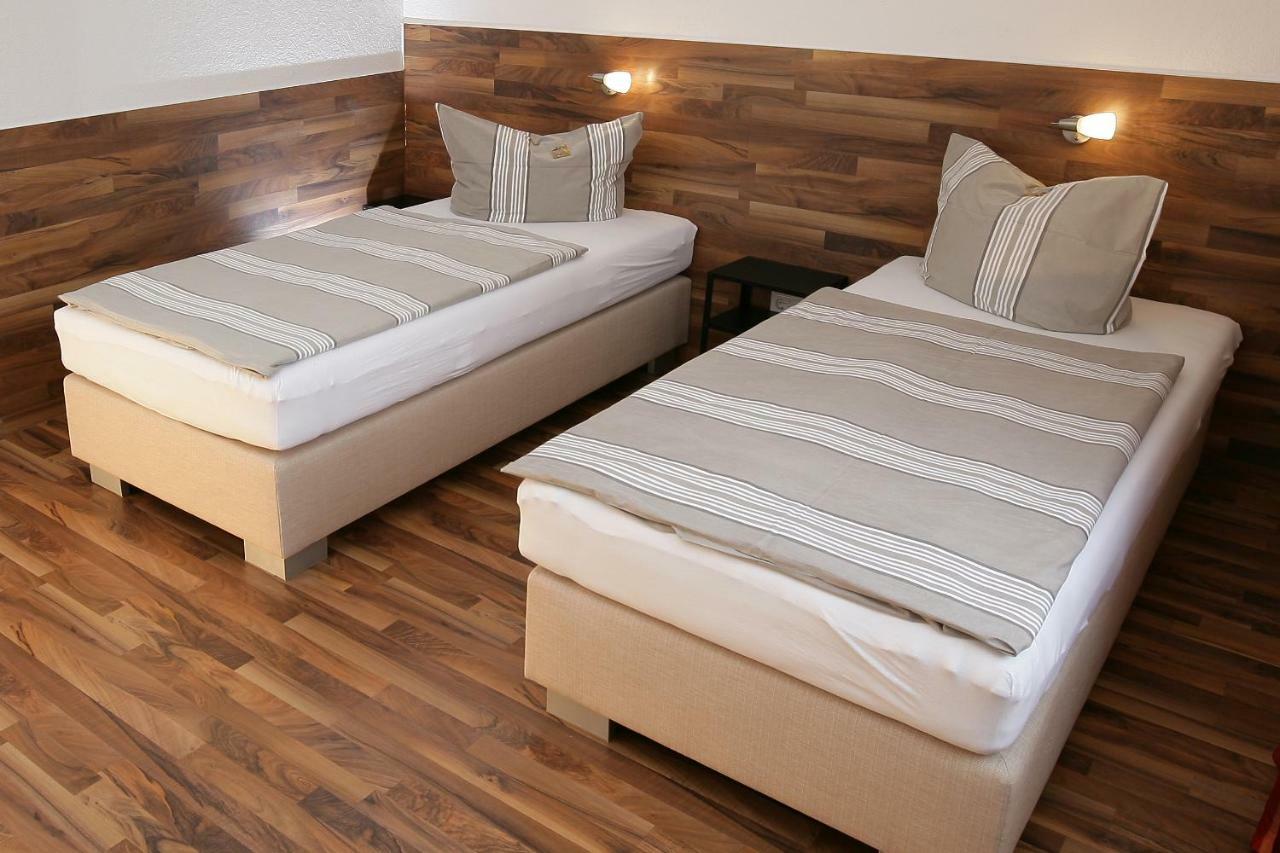 Hotel Am Baronenwald Göppingen Екстериор снимка