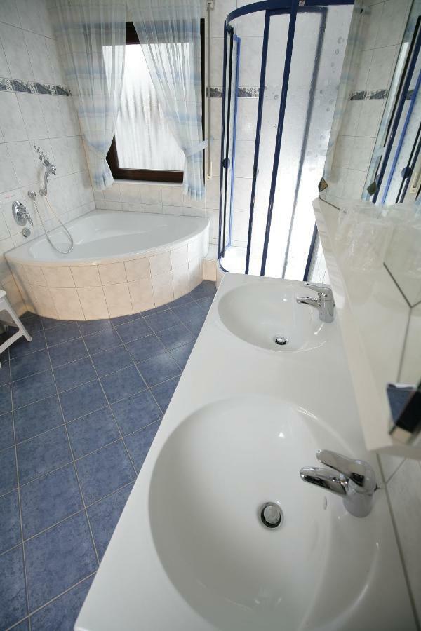 Hotel Am Baronenwald Göppingen Екстериор снимка