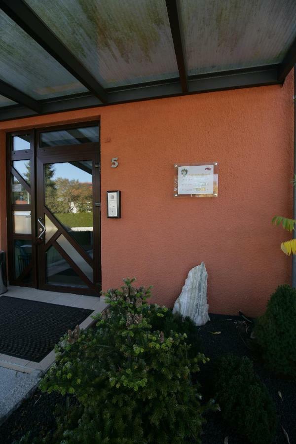 Hotel Am Baronenwald Göppingen Екстериор снимка